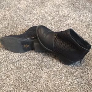 Soda black 7 1/2 boots